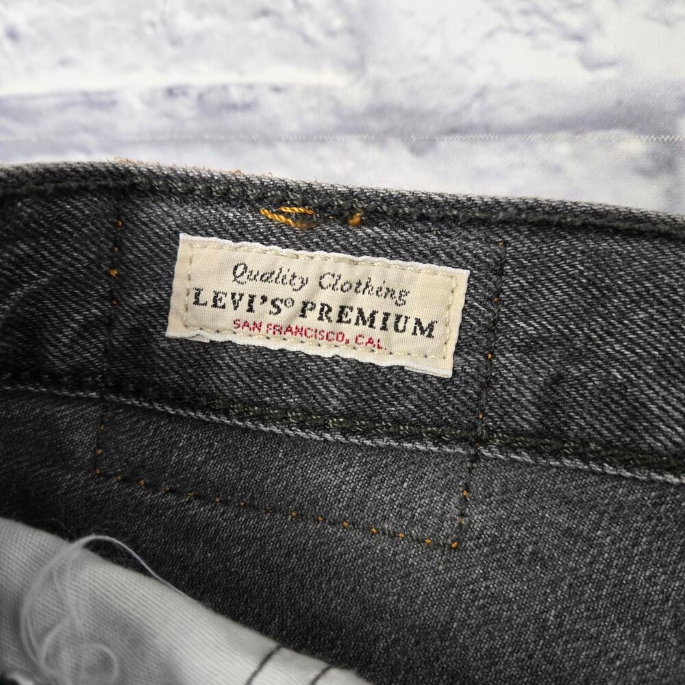 Iconic Women's Levi Premium 501 Black Denim Cutoff Shorts Faded Distressed sz 30 - Picture 4 of 16